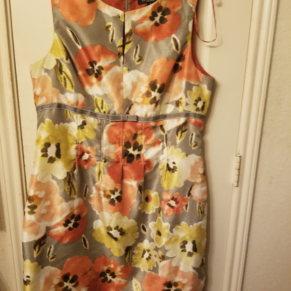 Women's dresses - Picture 11 of 16